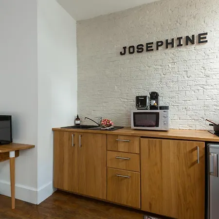 Artisan Lofts Courtyard Opera شقة *